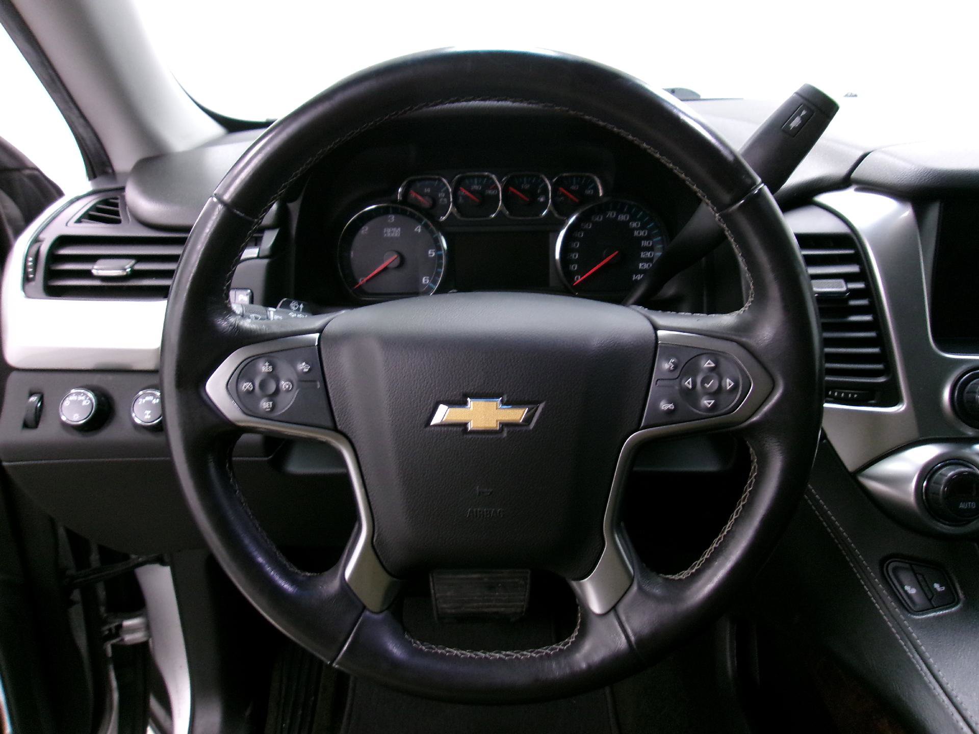 Used 2018 Chevrolet Suburban LT image 7