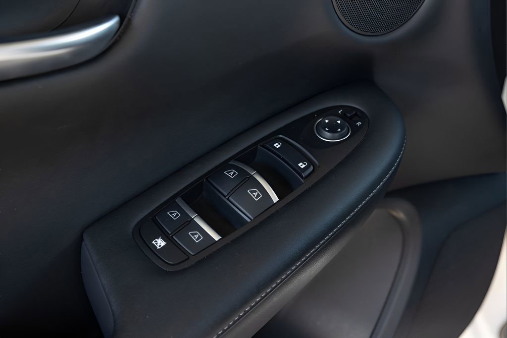 Used 2021 INFINITI QX50 Luxe AWD/4WD image 39