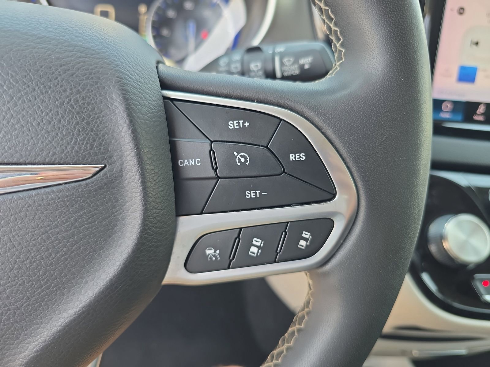 Used 2023 Chrysler Pacifica Touring-L image 24