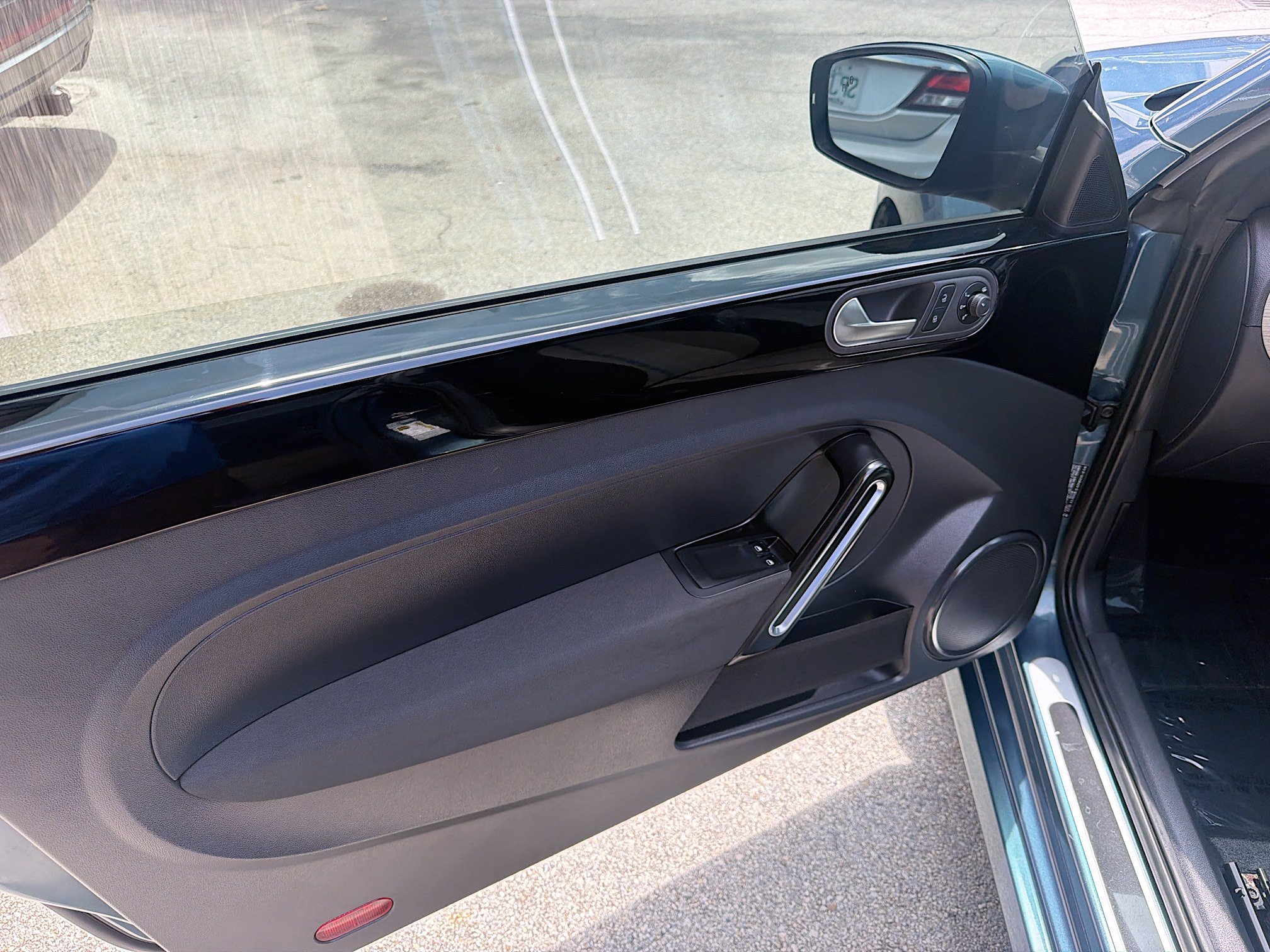 Used 2018 Volkswagen Beetle 2.0T Coast FWD image 16