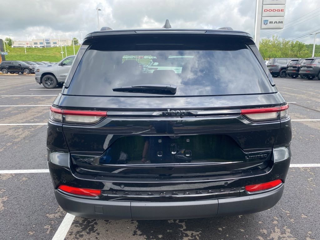 New 2025 Jeep Grand Cherokee Limited w/ Black Appearance Package image 4