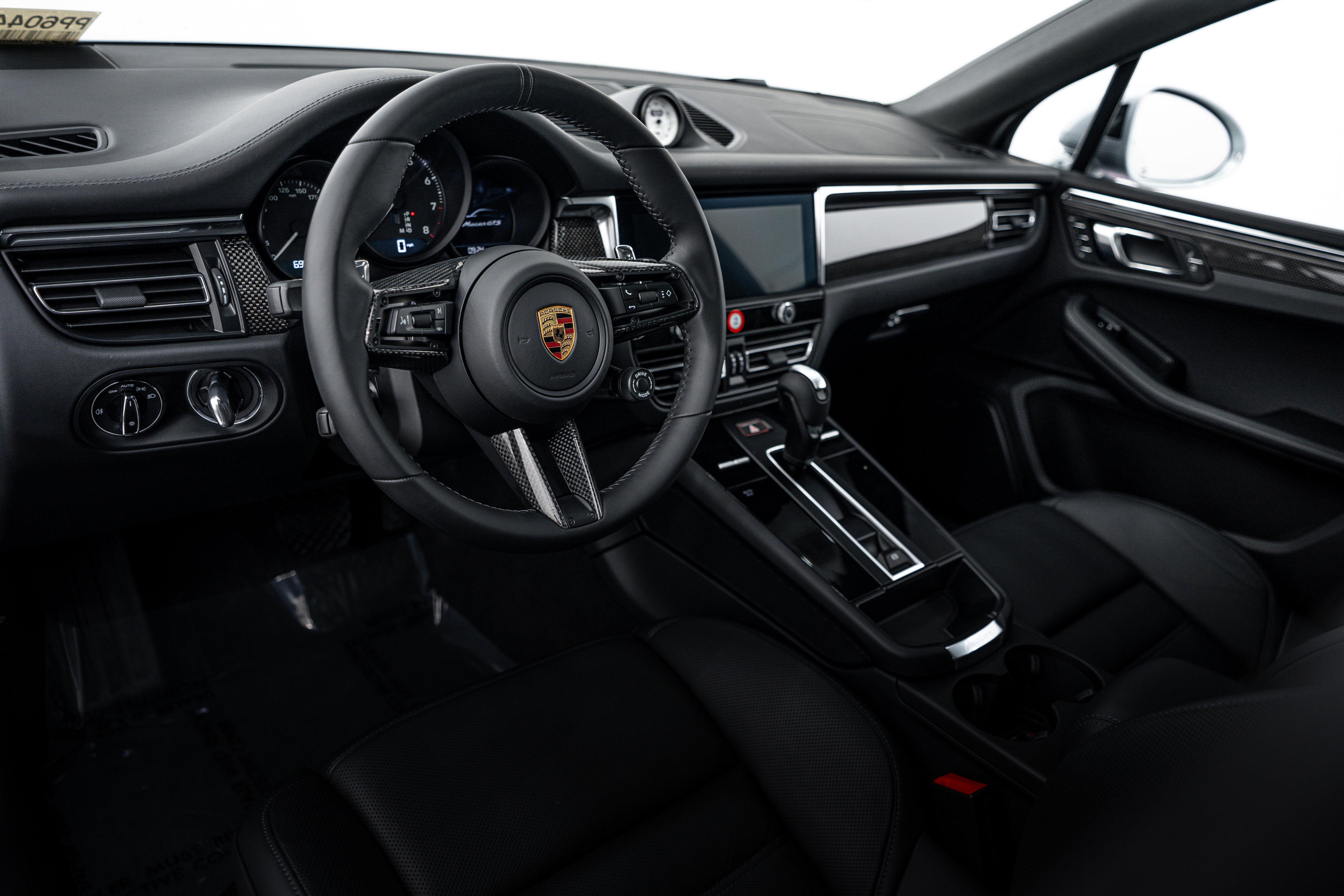 Certified 2026 Porsche Macan GTS image 4