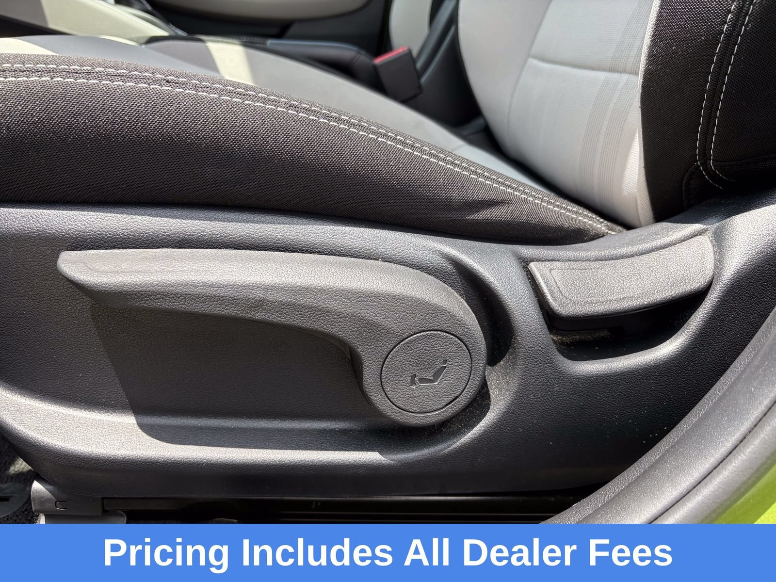 Used 2024 Hyundai Venue SEL FWD image 27