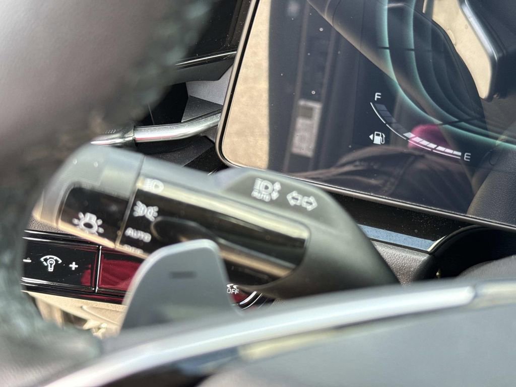 Used 2023 Kia Niro EX image 40