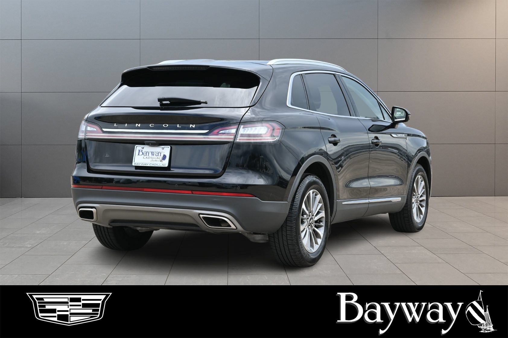 Used 2023 Lincoln Nautilus FWD w/ Premium Package image 6