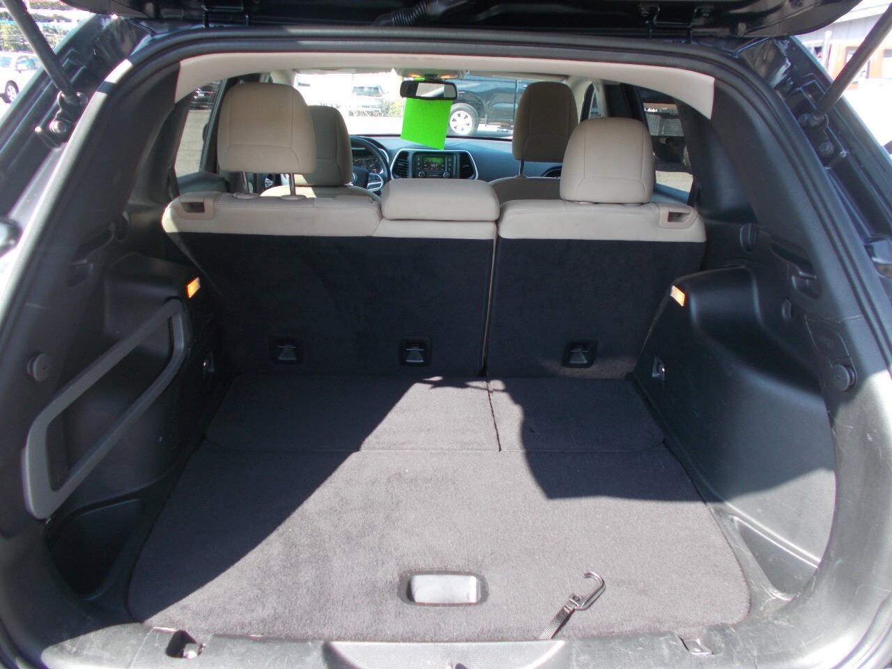 Used 2018 Jeep Cherokee Latitude FWD image 17