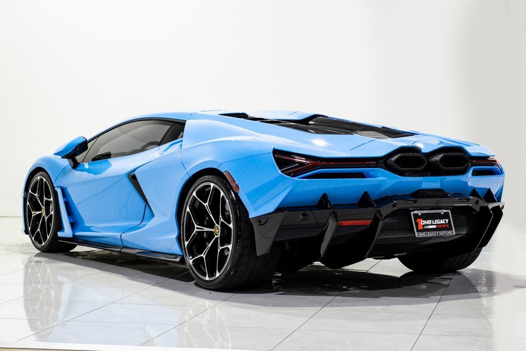 Used 2024 Lamborghini Revuelto image 13