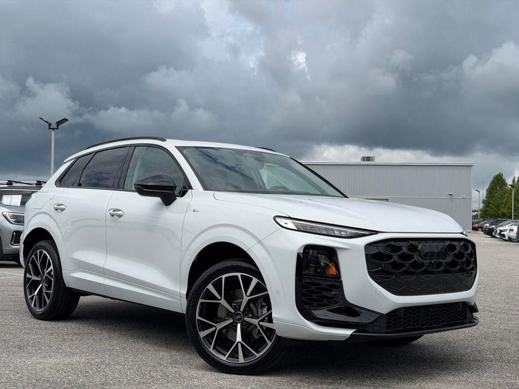 New 2026 Audi Q3 quattro 2.0T AWD/4WD image 1
