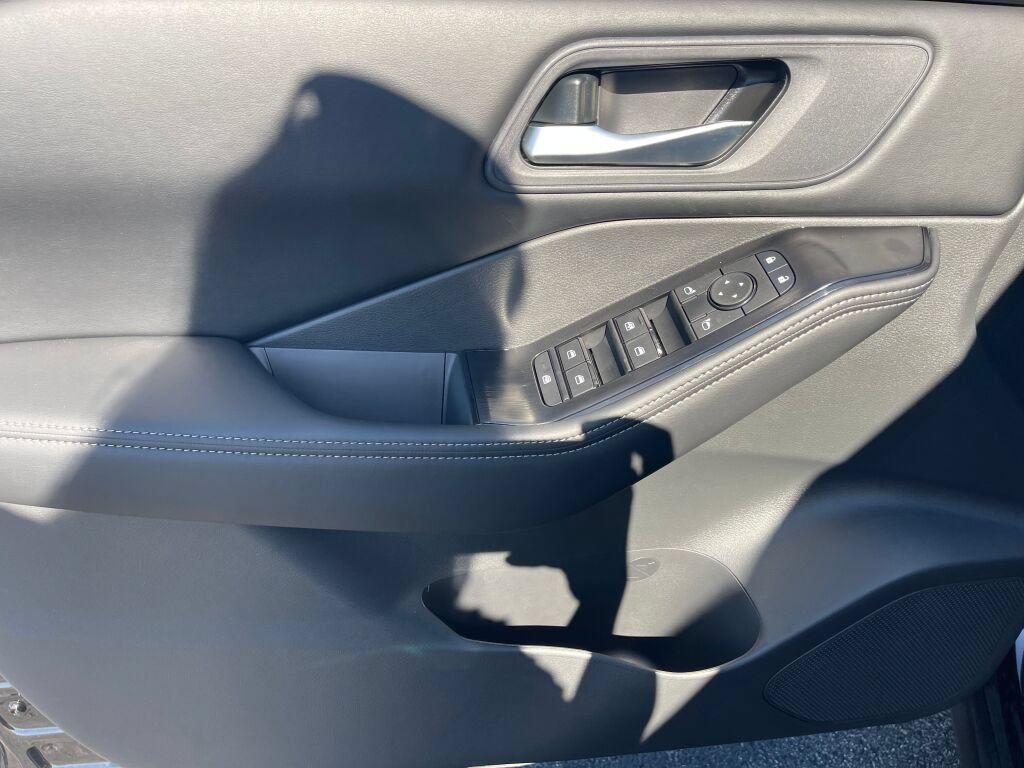 Used 2026 Nissan Rogue SV AWD/4WD image 8