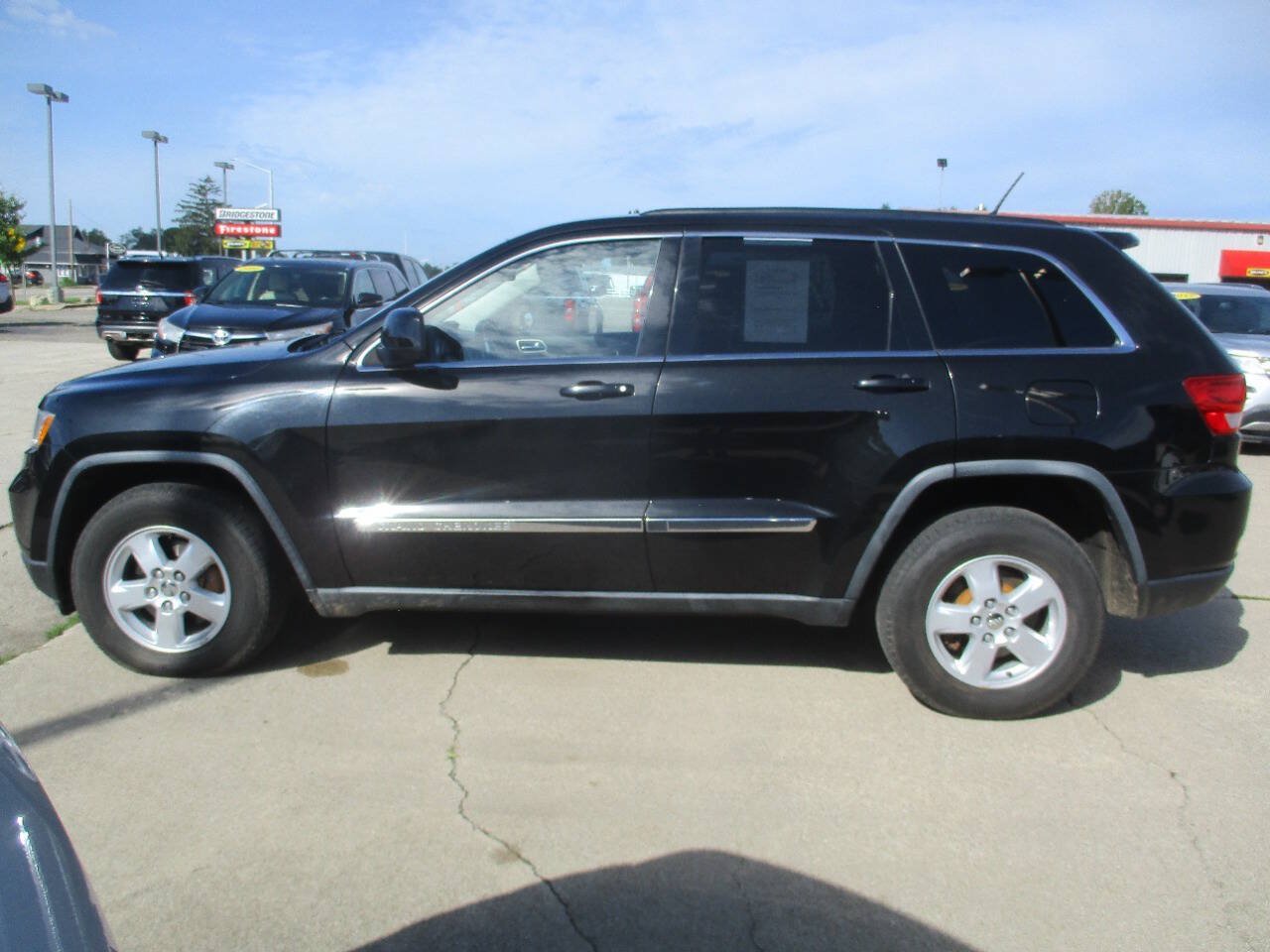 Used 2012 Jeep Grand Cherokee Laredo AWD/4WD image 4