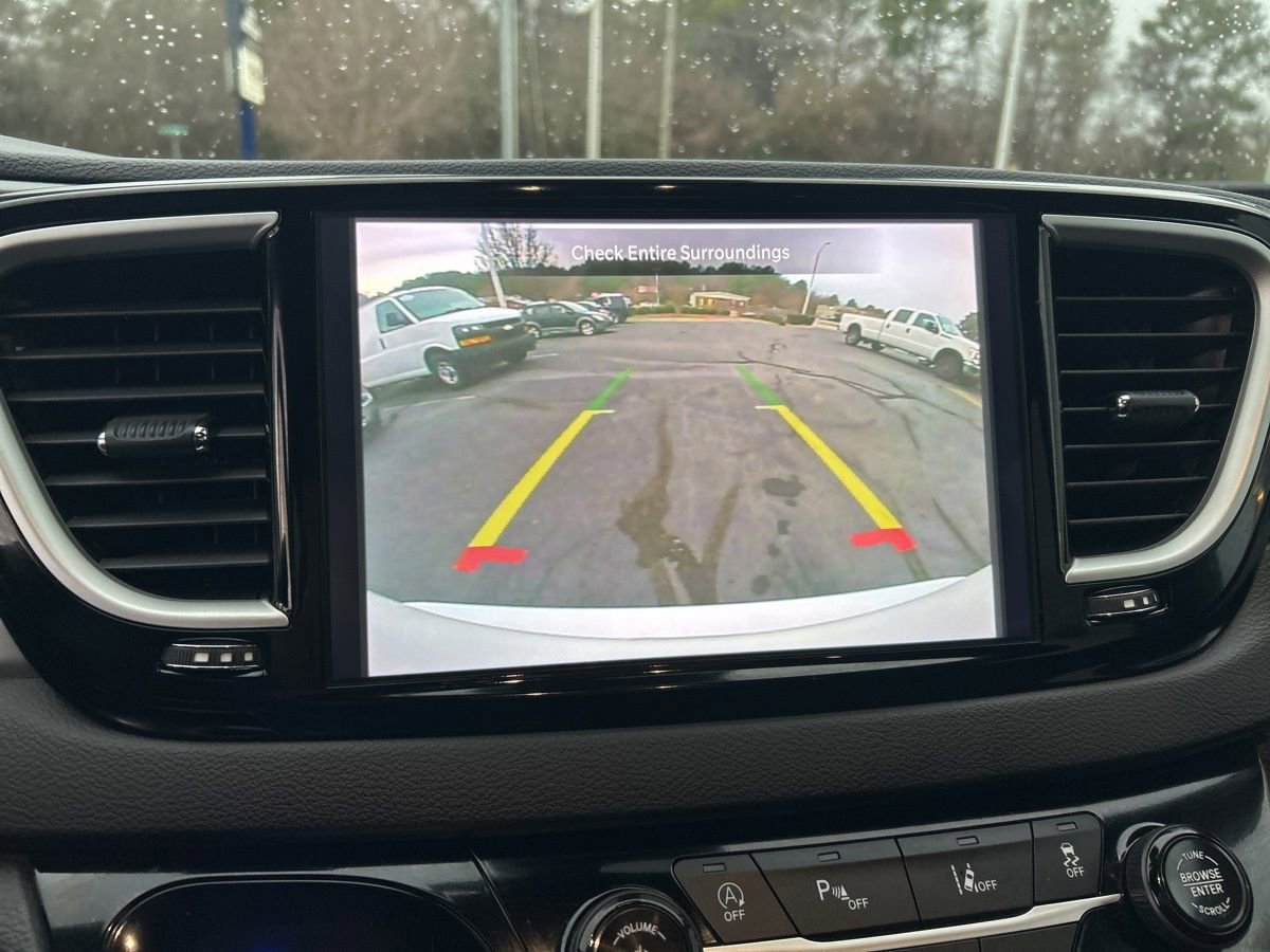 Used 2025 Chrysler Pacifica Select FWD image 23