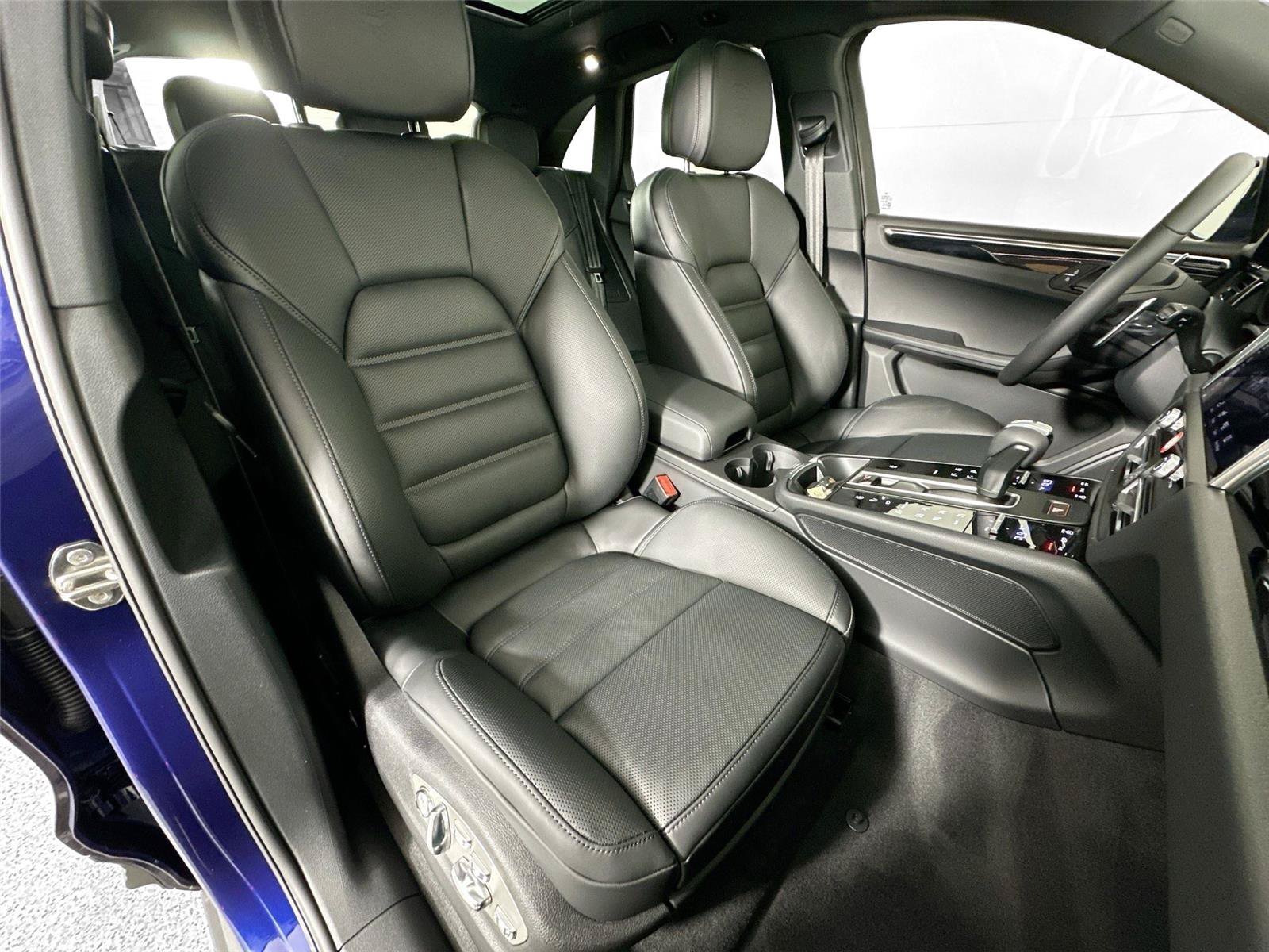 Certified 2026 Porsche Macan Turbo AWD/4WD image 28