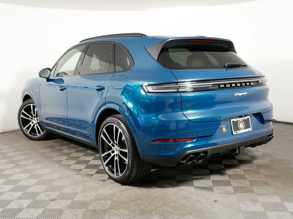 Certified 2026 Porsche Cayenne E-Hybrid AWD/4WD image 3