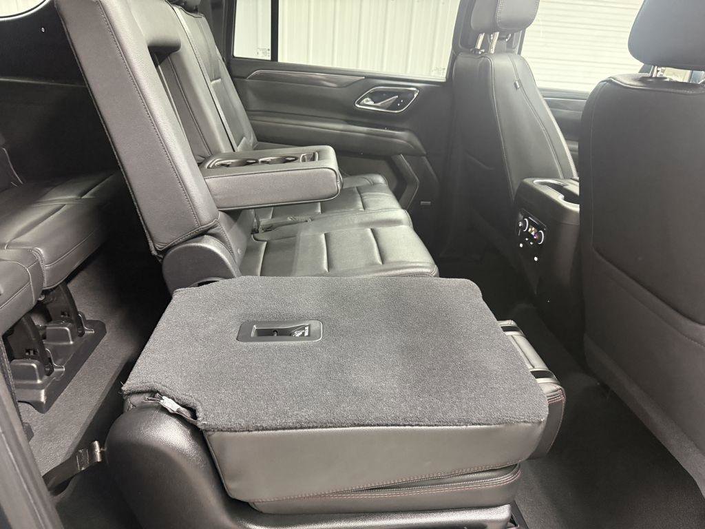 Used 2021 Chevrolet Suburban RST AWD/4WD image 32