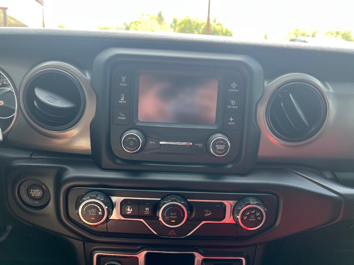Used 2018 Jeep Wrangler Unlimited Sport AWD/4WD image 13
