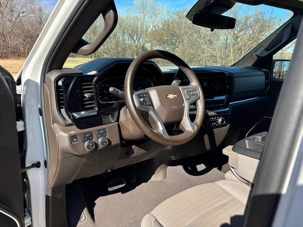 Used 2025 Chevrolet Silverado 1500 LT image 10