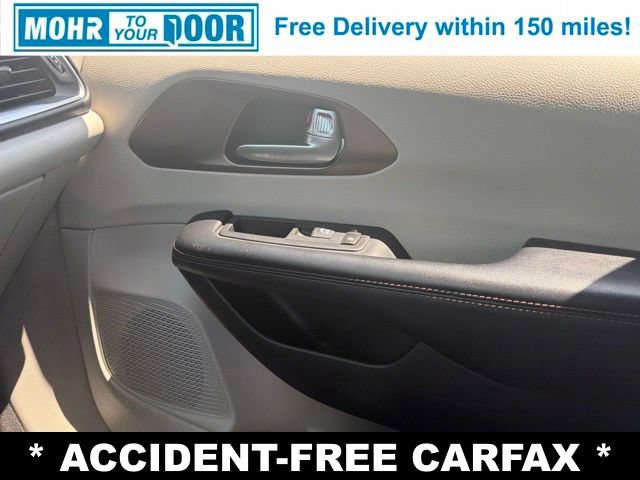 Used 2017 Chrysler Pacifica Touring-L Plus w/ Advanced Safetytec Group FWD image 29