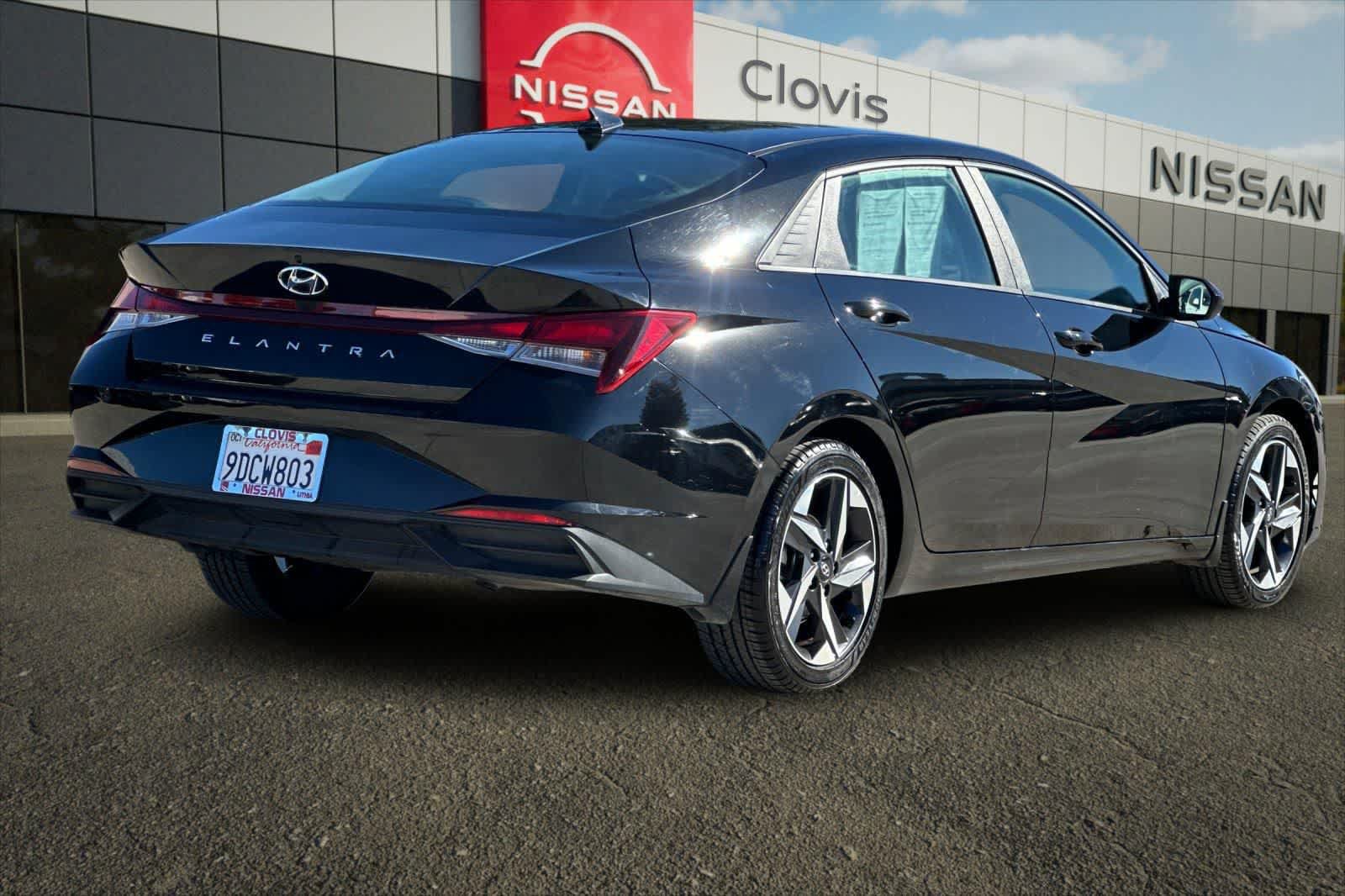 Used 2023 Hyundai Elantra SEL w/ Convenience Package FWD image 3