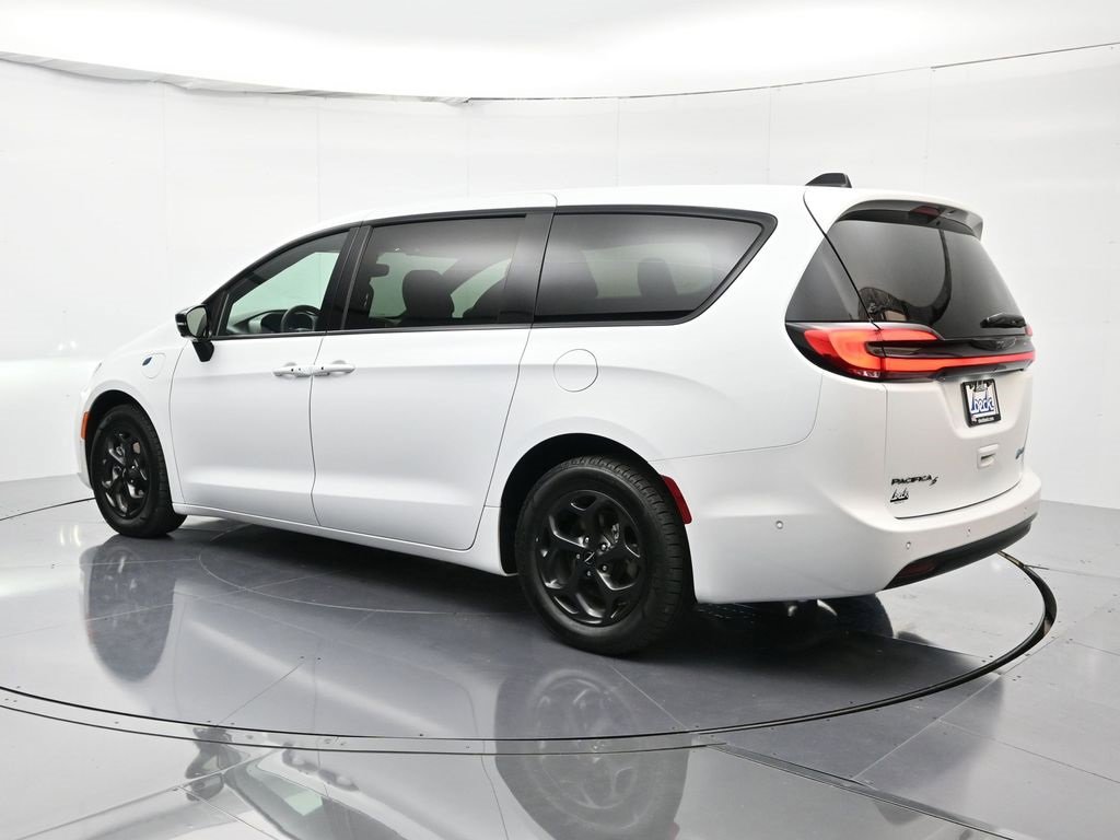Used 2024 Chrysler Pacifica Select image 7