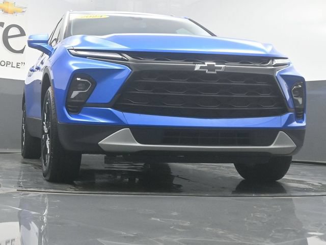 Used 2024 Chevrolet Blazer LT w/ LPO, Black Grille Bar Package FWD image 3
