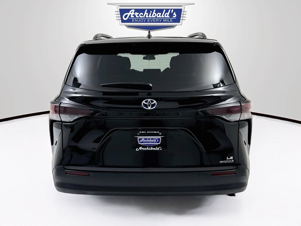 Used 2024 Toyota Sienna LE FWD image 7