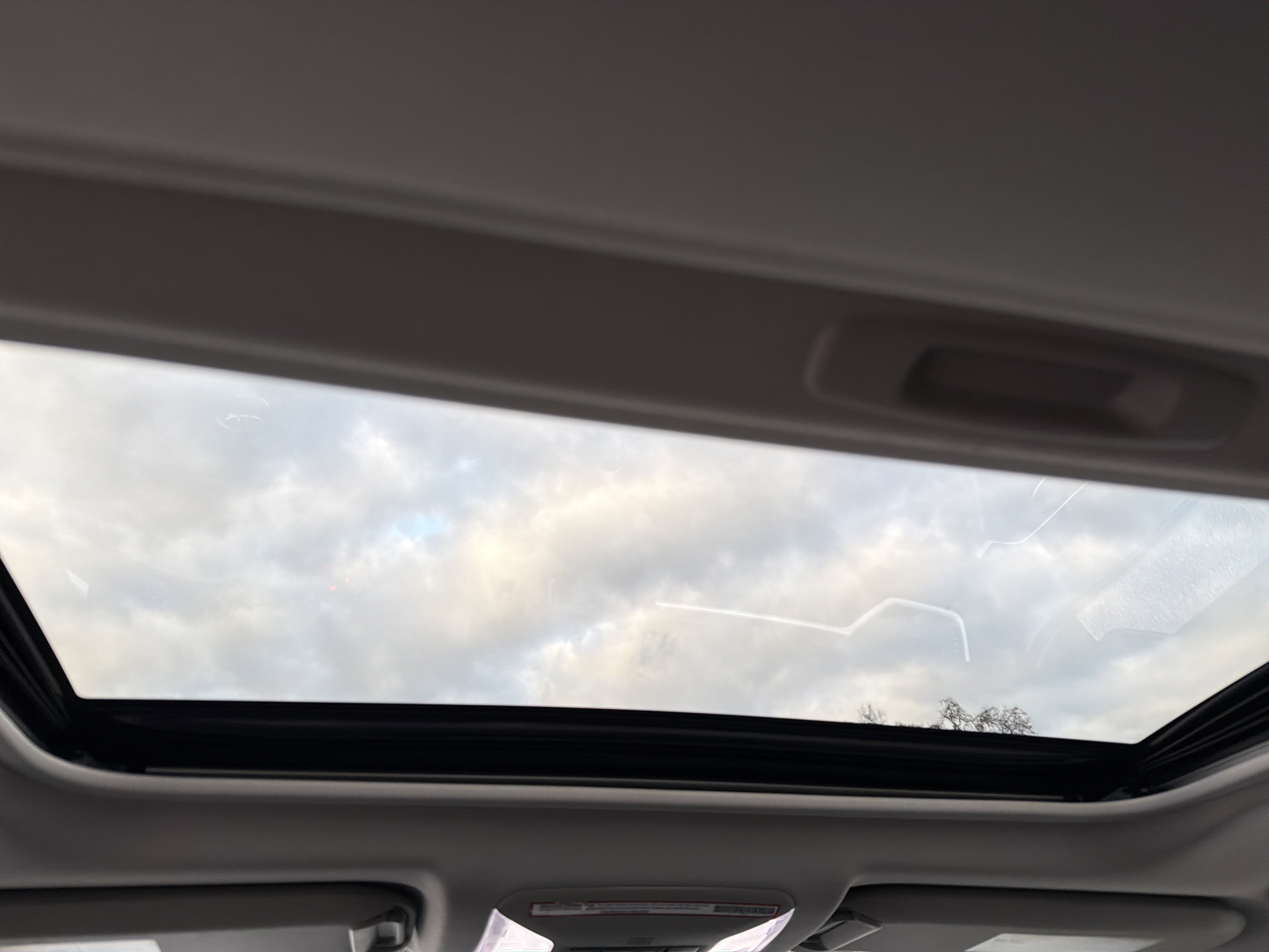 Used 2021 Toyota RAV4 XLE w/ Convenience Package image 6