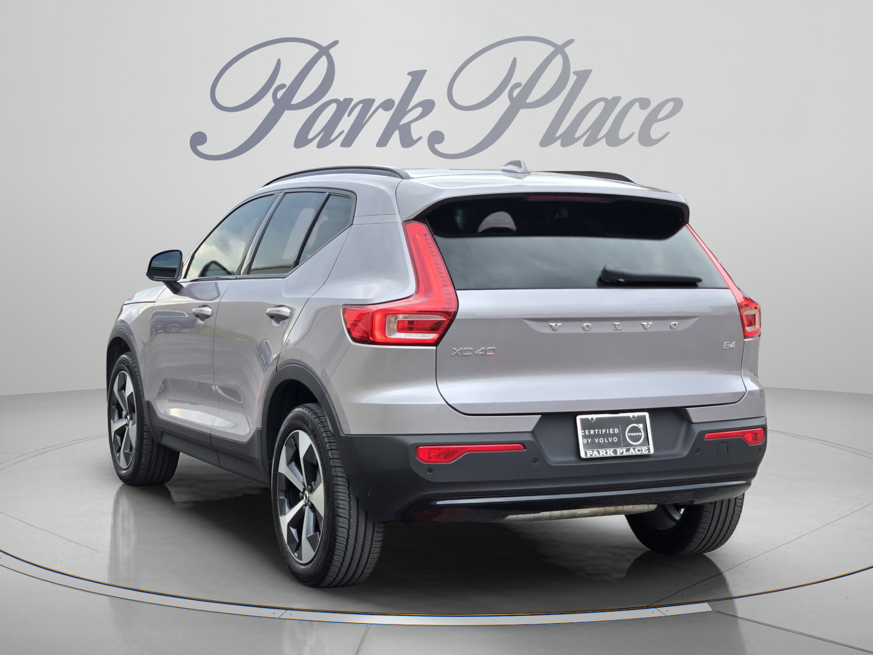 Certified 2026 Volvo XC40 B4 Core w/ Climate Package FWD image 3