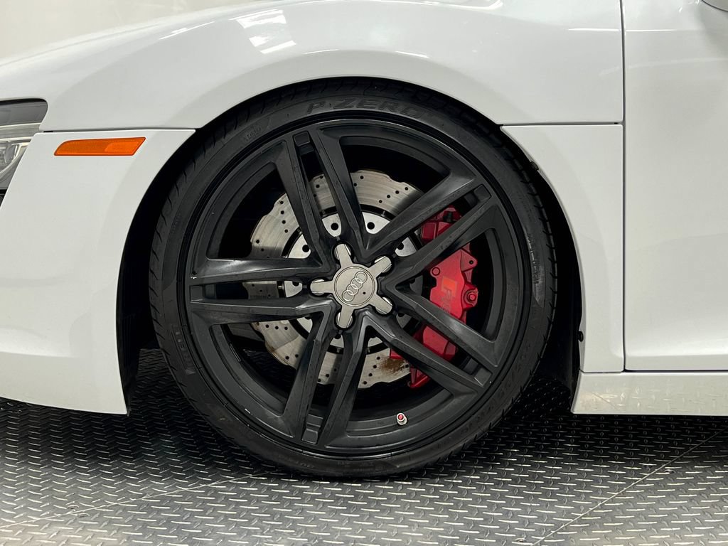 Used 2015 Audi R8 V8 w/ Extended Leather Package AWD/4WD image 33