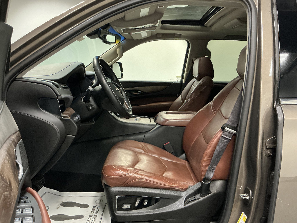 Used 2016 Cadillac Escalade ESV Luxury AWD/4WD image 8