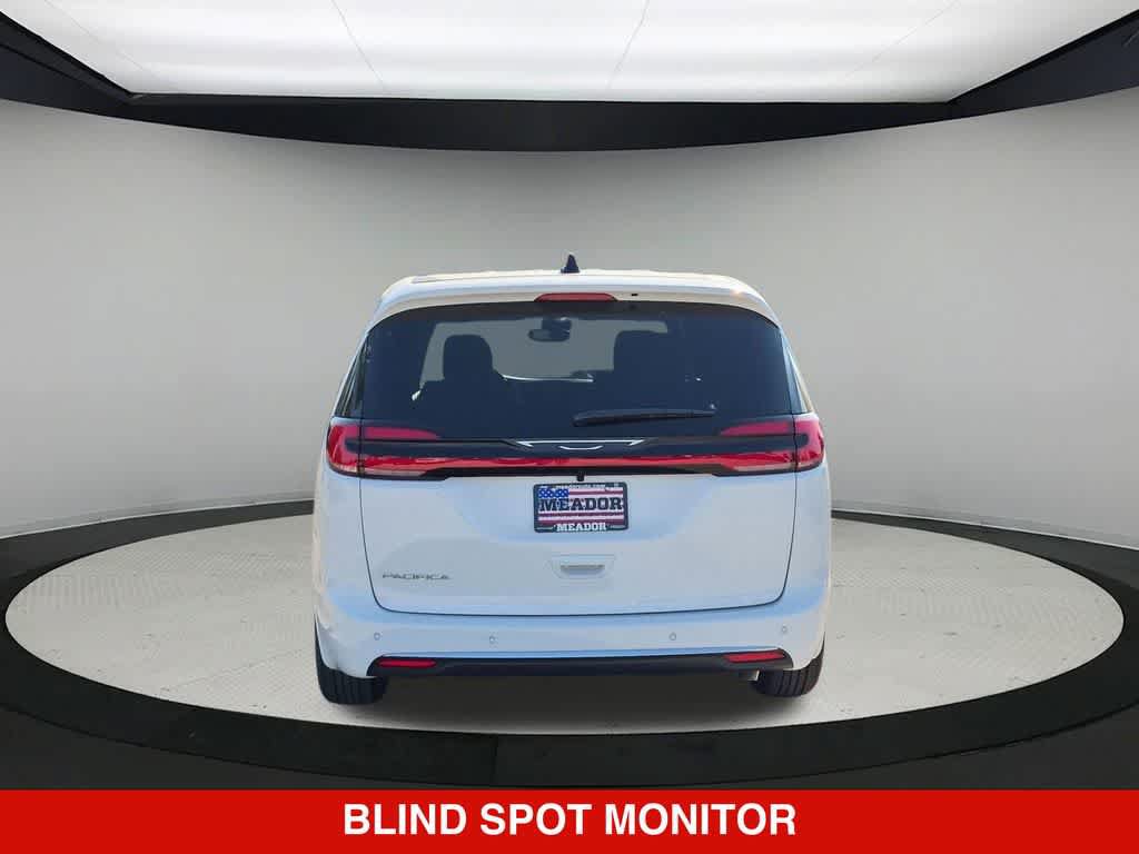 New 2027 Chrysler Pacifica Select FWD image 6