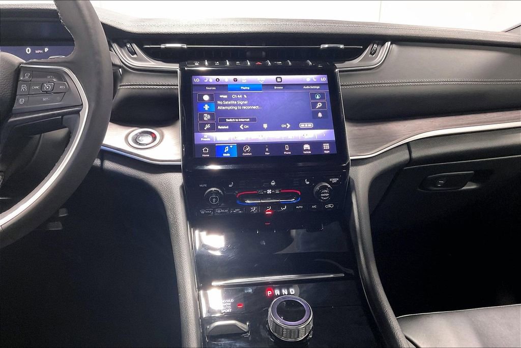 Used 2025 Jeep Grand Cherokee L Limited w/ Black Appearance Package image 8