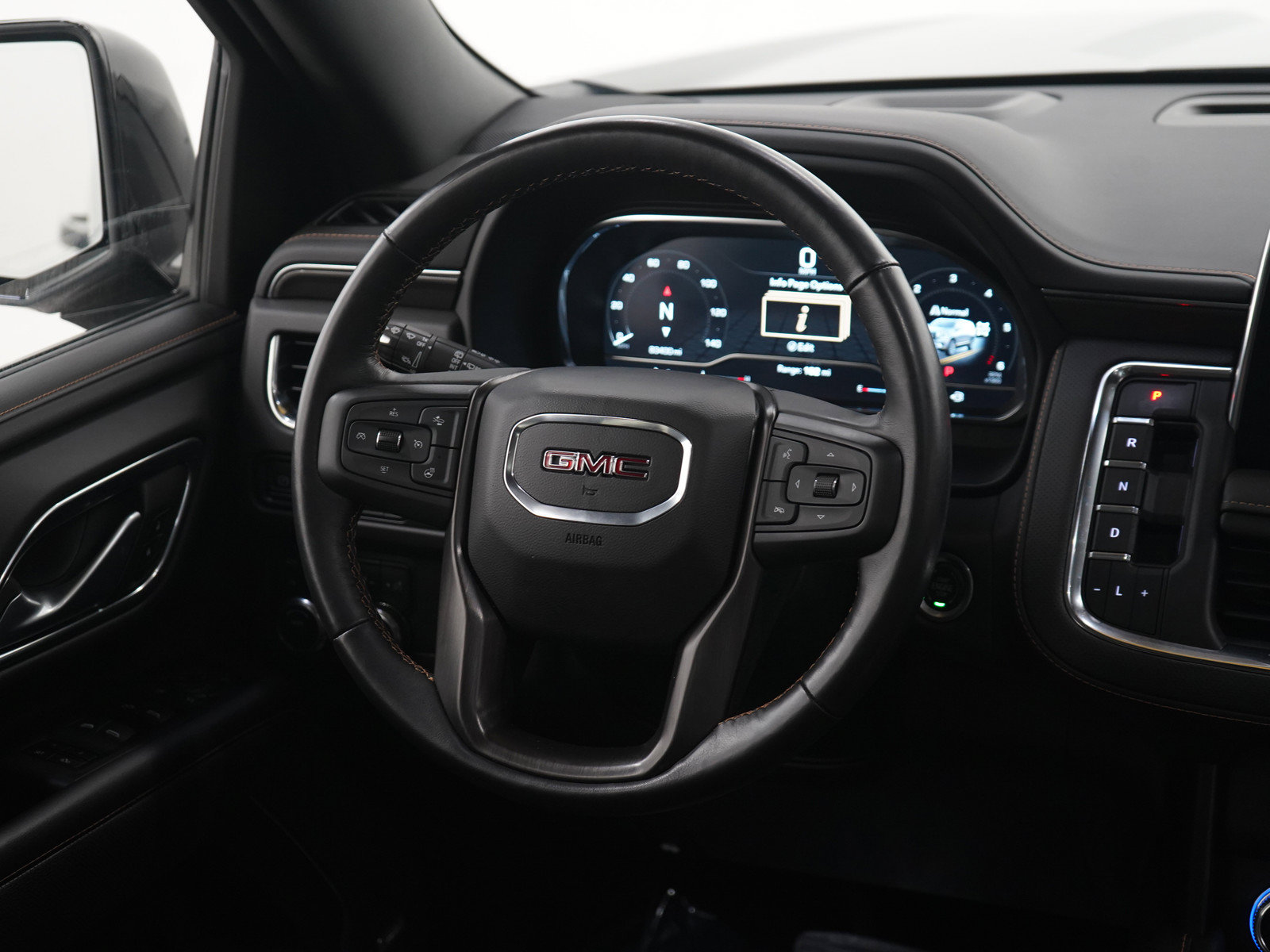 Used 2022 GMC Yukon AT4 AWD/4WD image 15