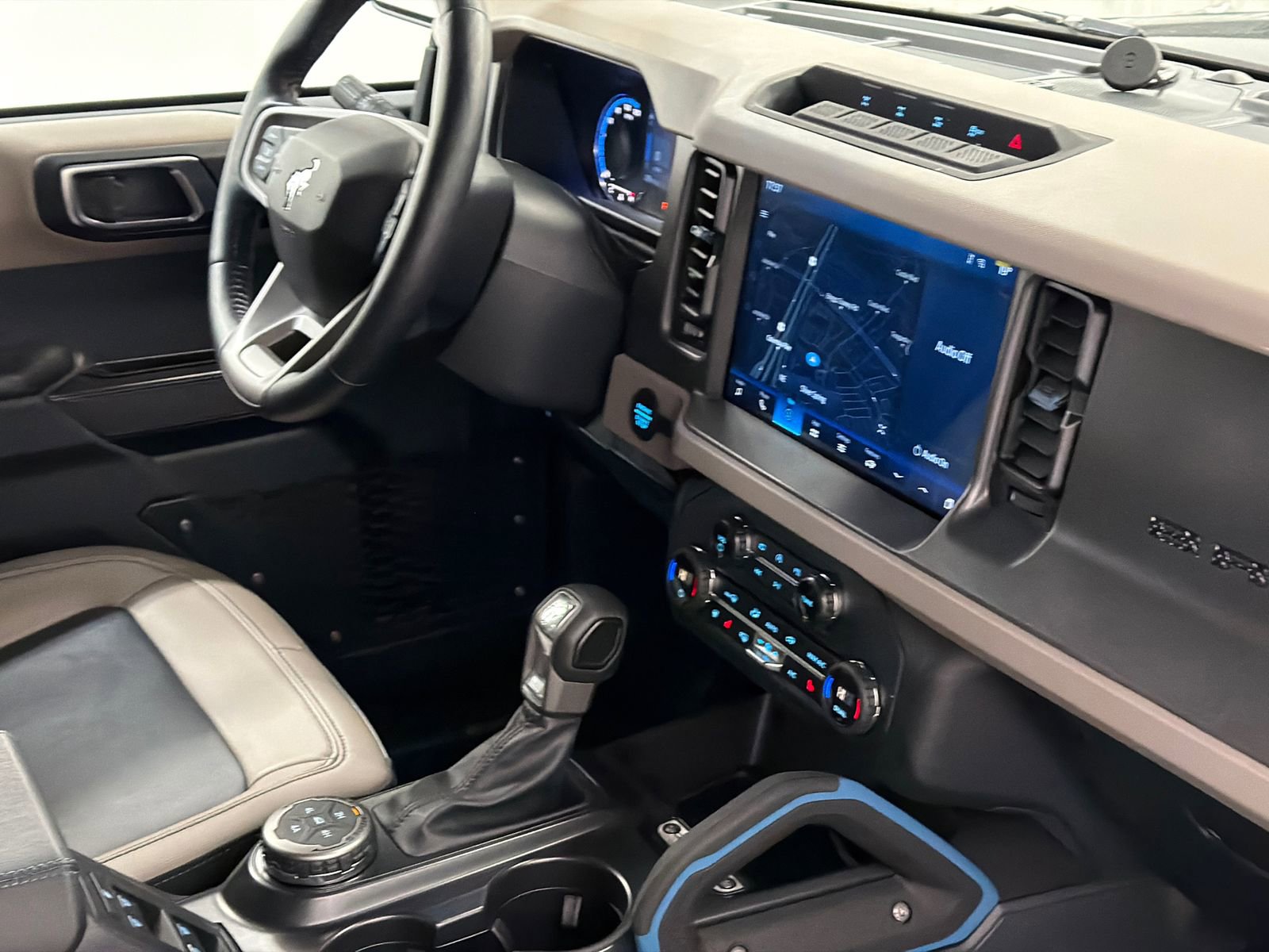 Used 2024 Ford Bronco Wildtrak image 10