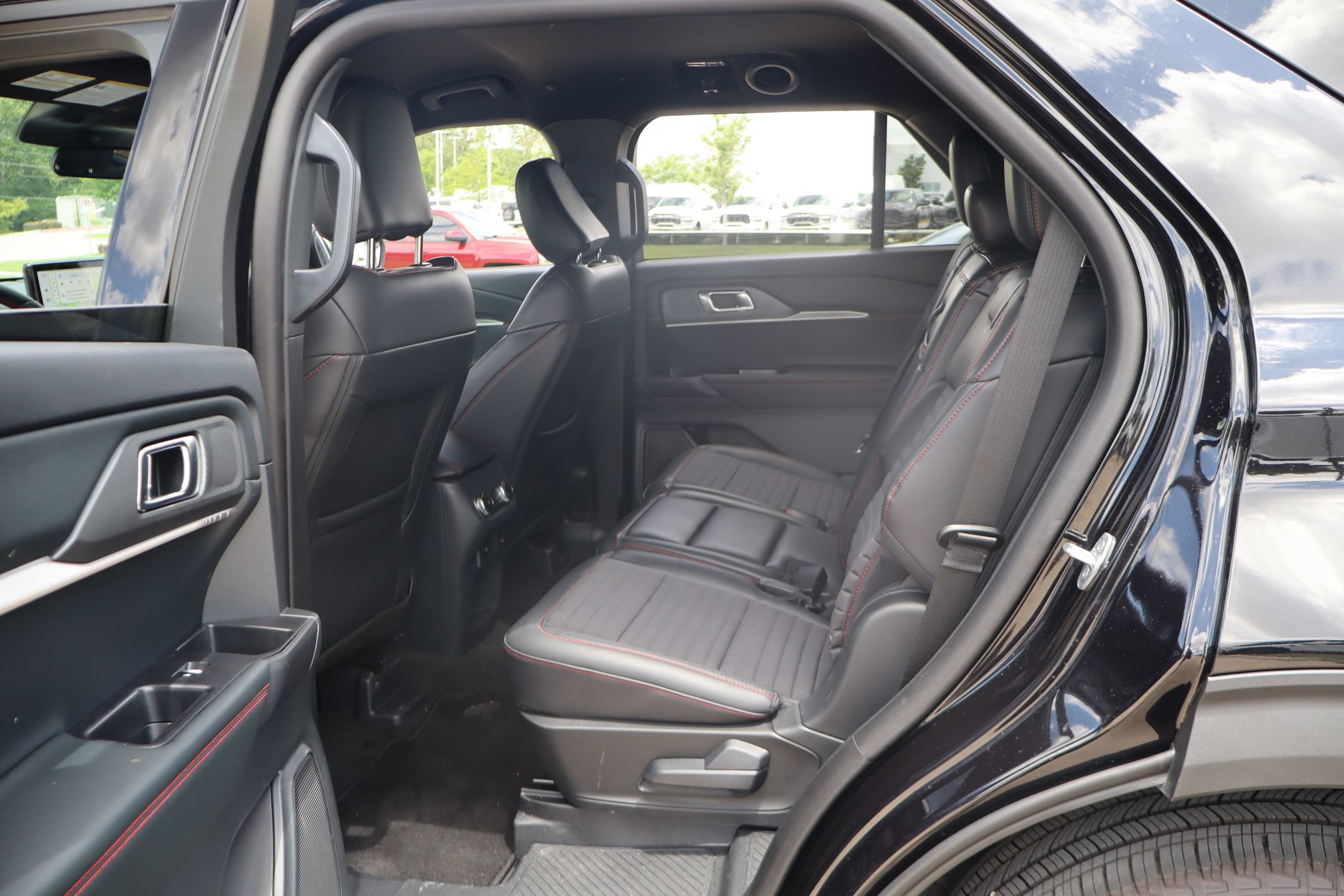 Certified 2026 Ford Explorer ST-Line RWD image 25