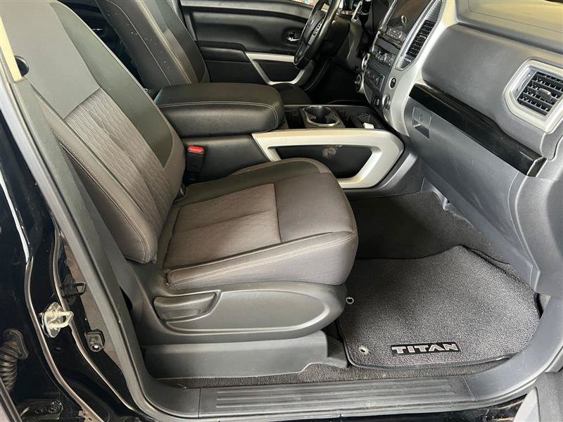 Used 2020 Nissan Titan SV w/ SV Convenience Package AWD/4WD image 10