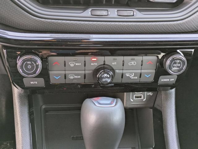 Certified 2026 Jeep Compass Latitude w/ Sun and Sound Group AWD/4WD image 27