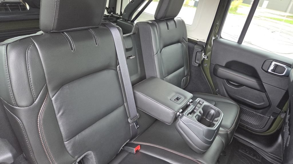 Used 2022 Jeep Wrangler Unlimited Rubicon w/ Trailer Tow Package AWD/4WD image 14