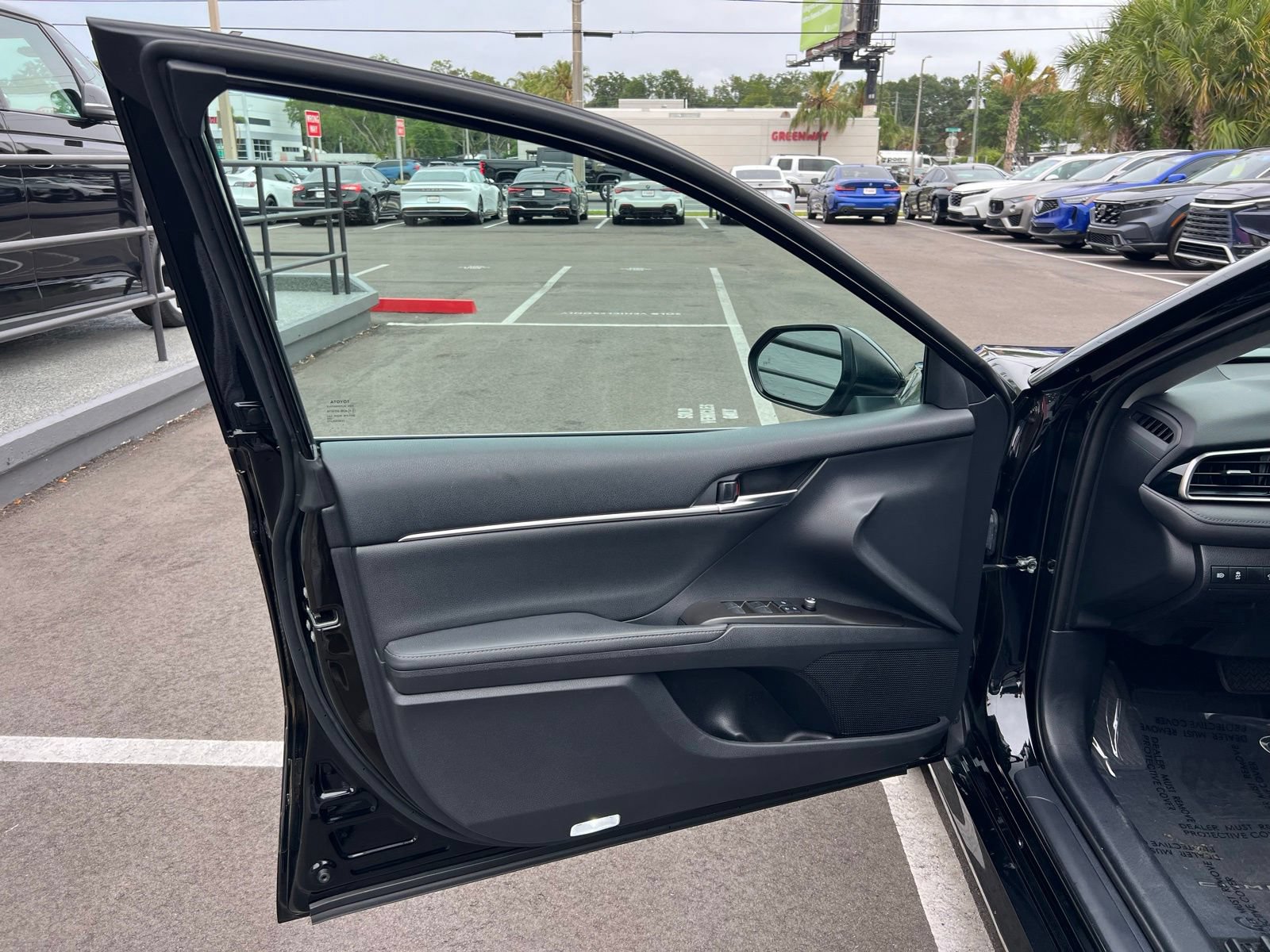 Used 2021 Toyota Camry XLE FWD image 20