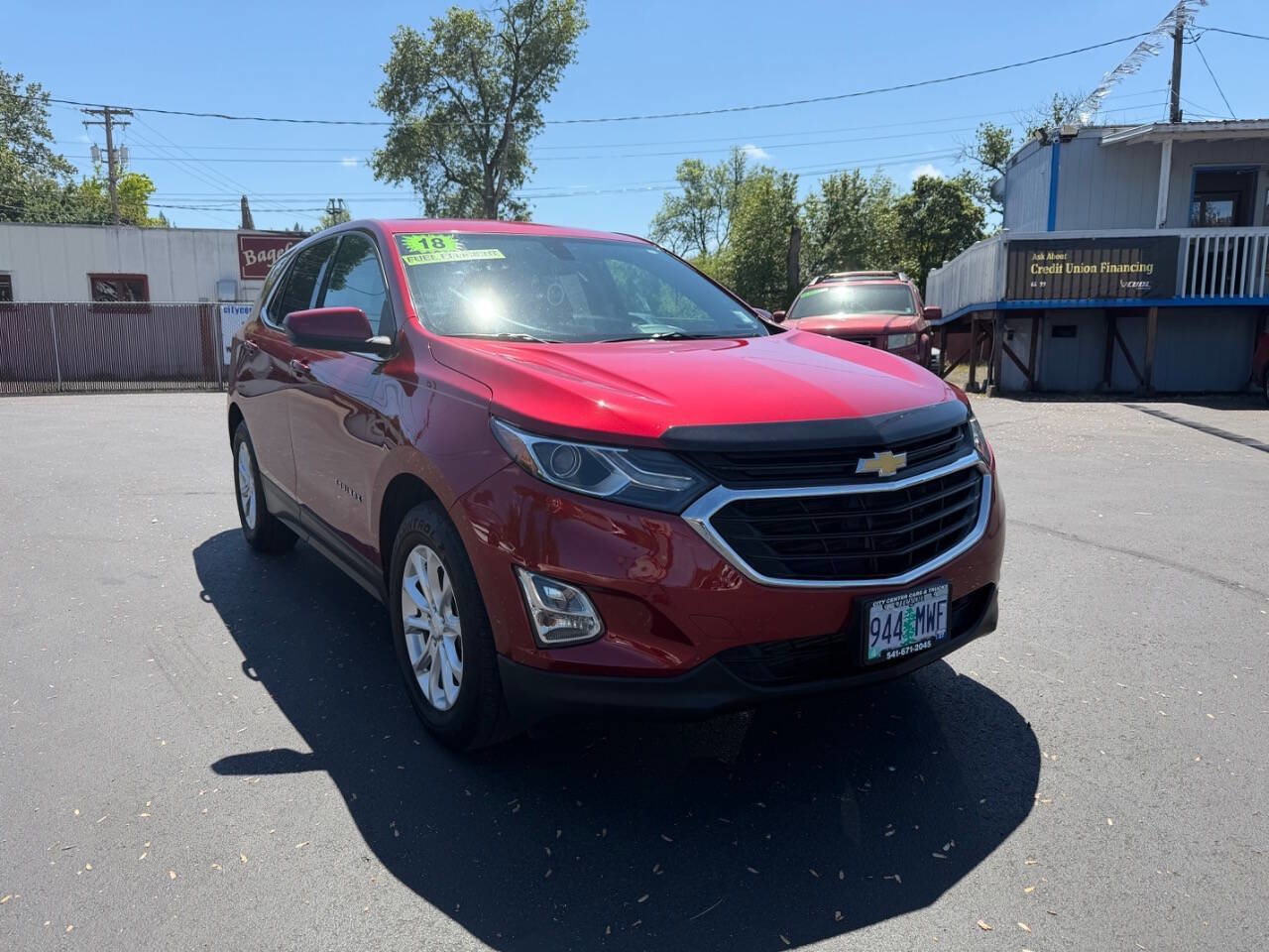 Used 2018 Chevrolet Equinox LT FWD image 2