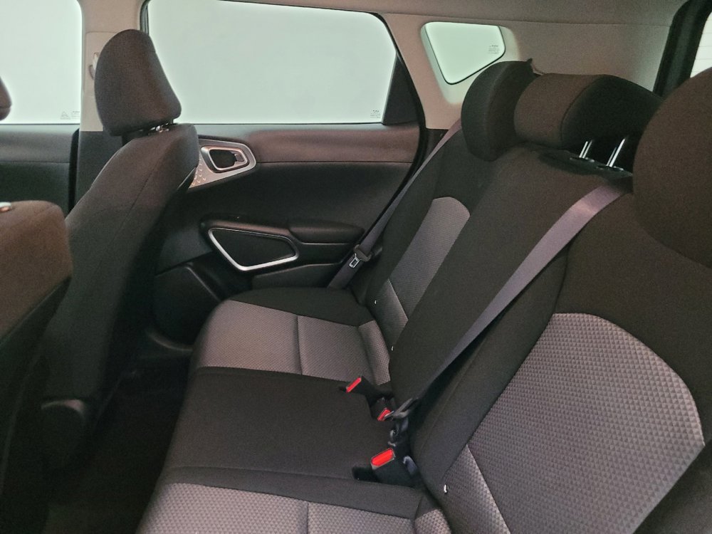 Used 2025 Kia Soul LX image 18