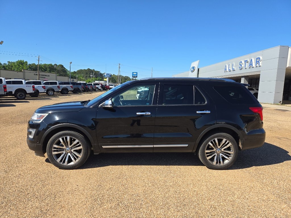 Used 2017 Ford Explorer Platinum AWD/4WD image 2