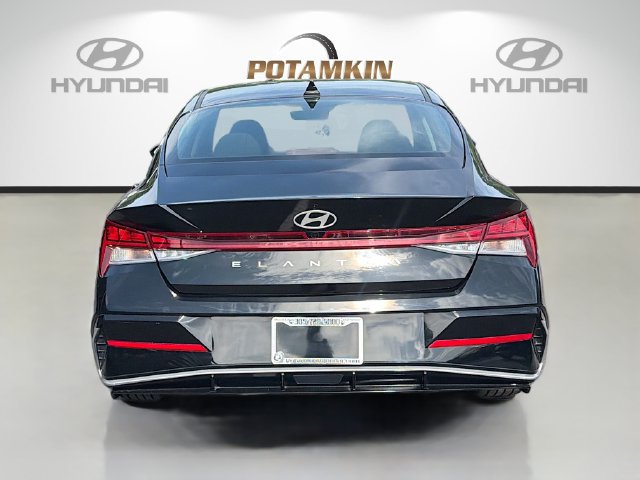Certified 2025 Hyundai Elantra SEL FWD image 7