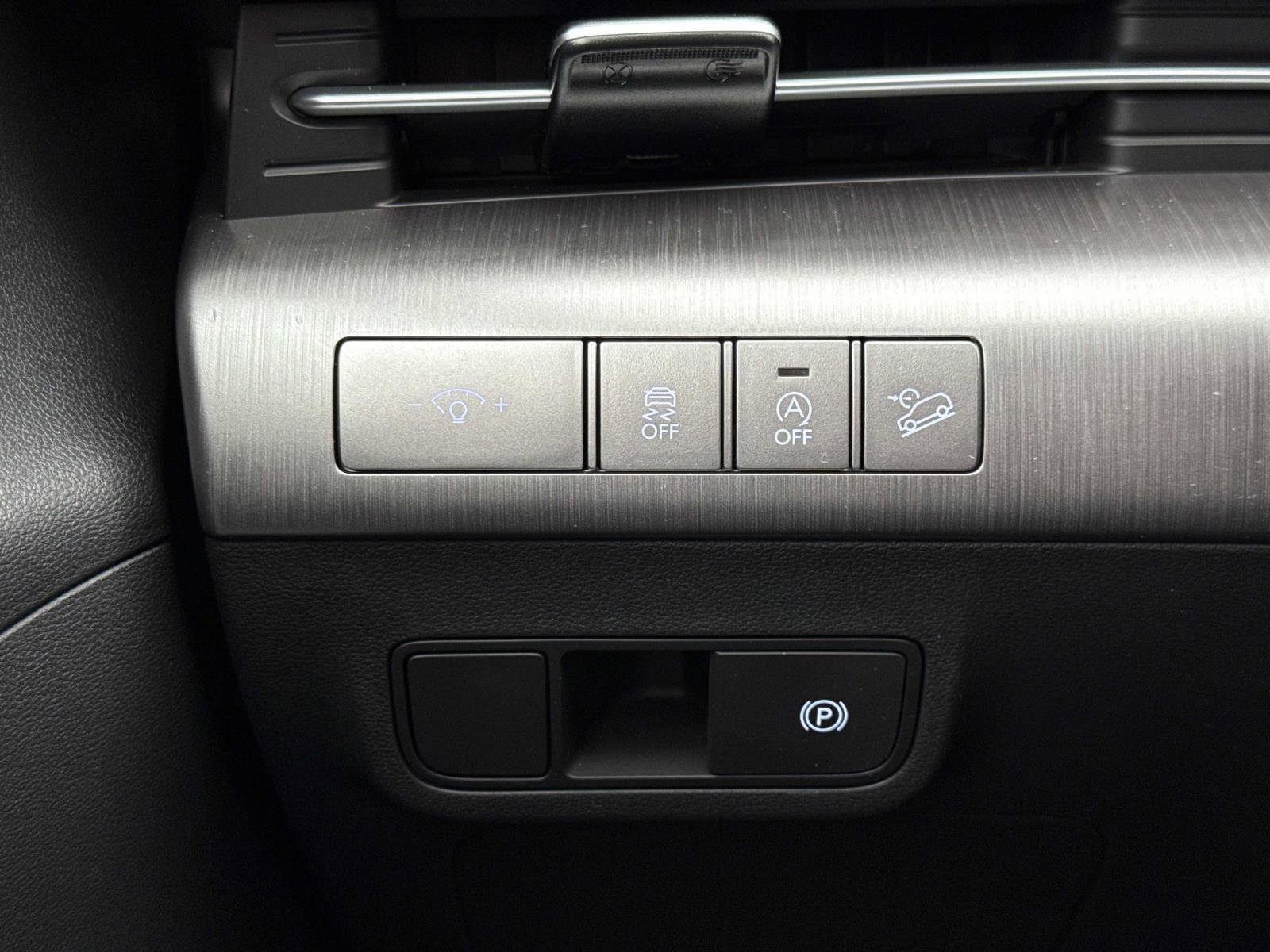 Certified 2024 Hyundai Kona SE image 13