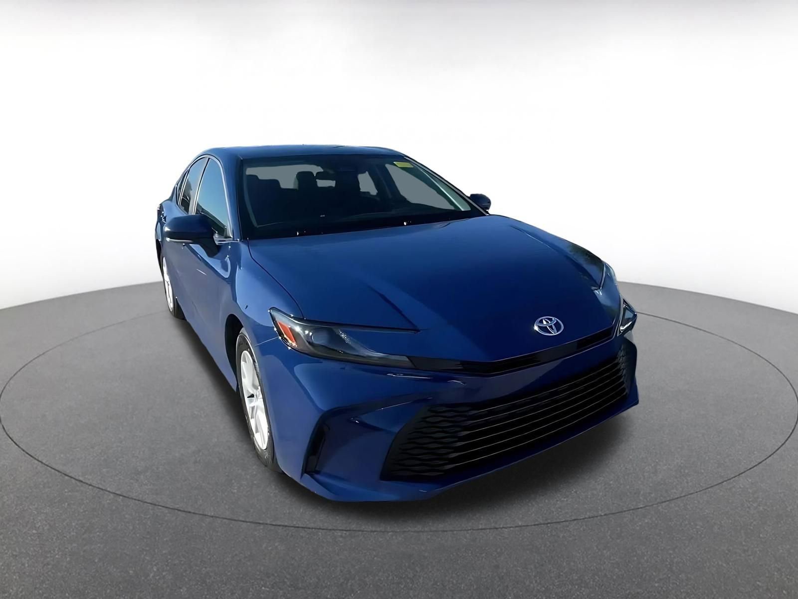 Used 2025 Toyota Camry LE image 3