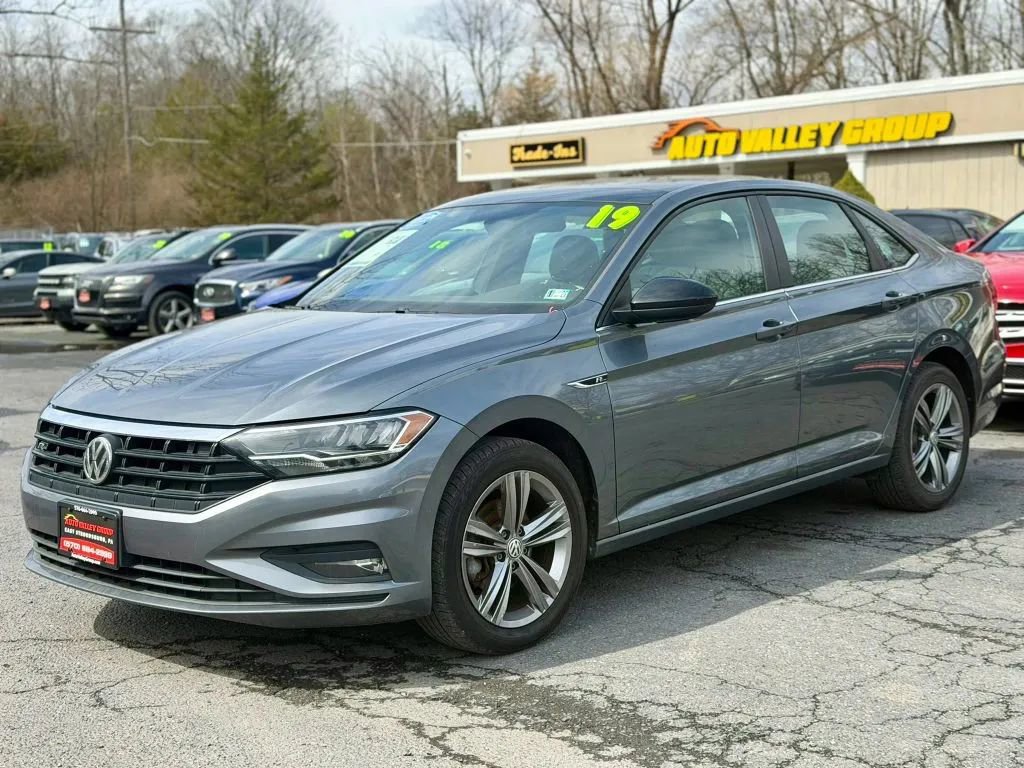 Used 2019 Volkswagen Jetta R-Line image 4