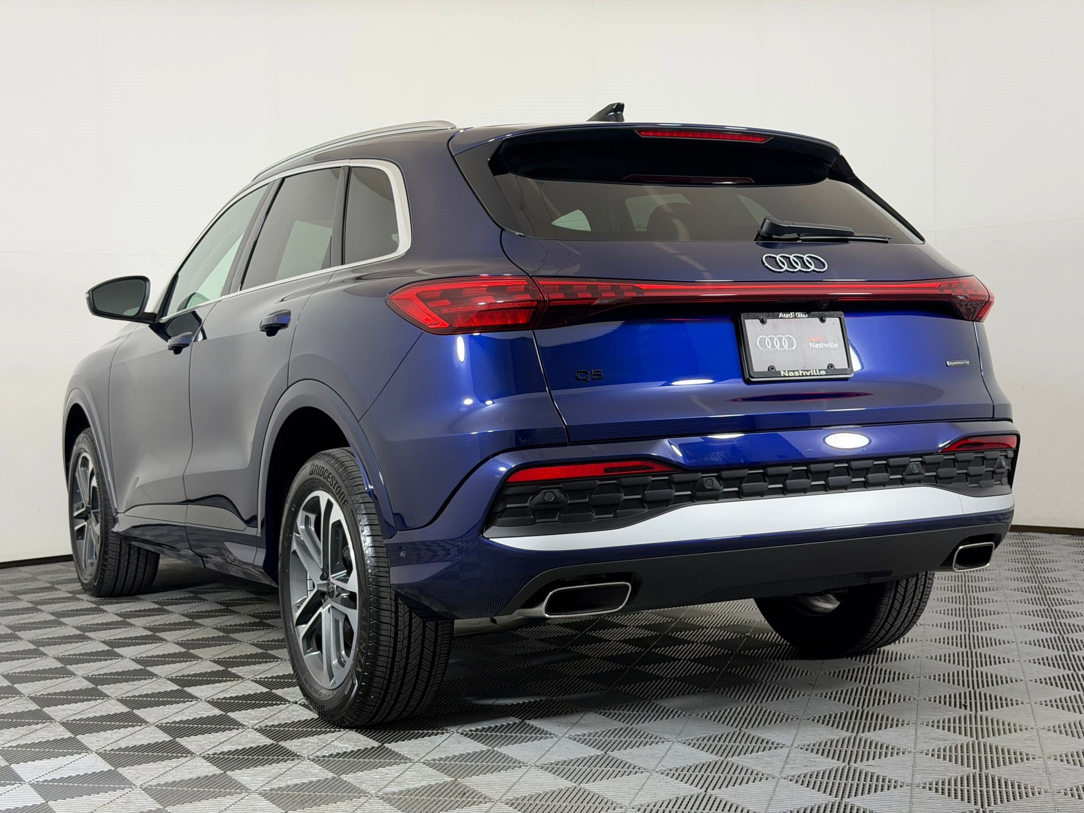 Certified 2025 Audi Q5 Premium AWD/4WD image 3