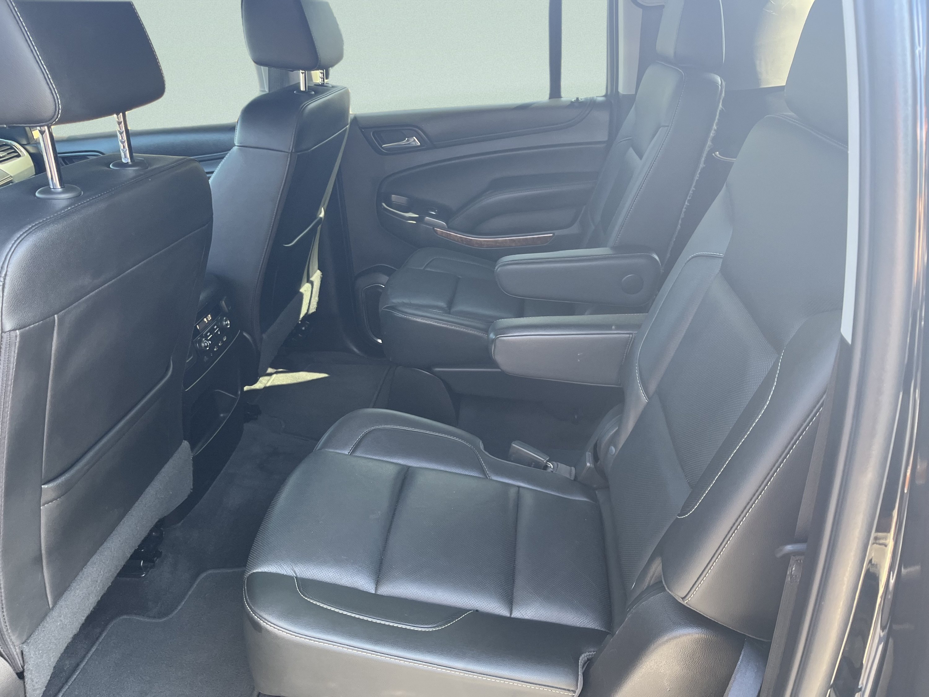 Used 2019 Chevrolet Suburban Premier AWD/4WD image 14