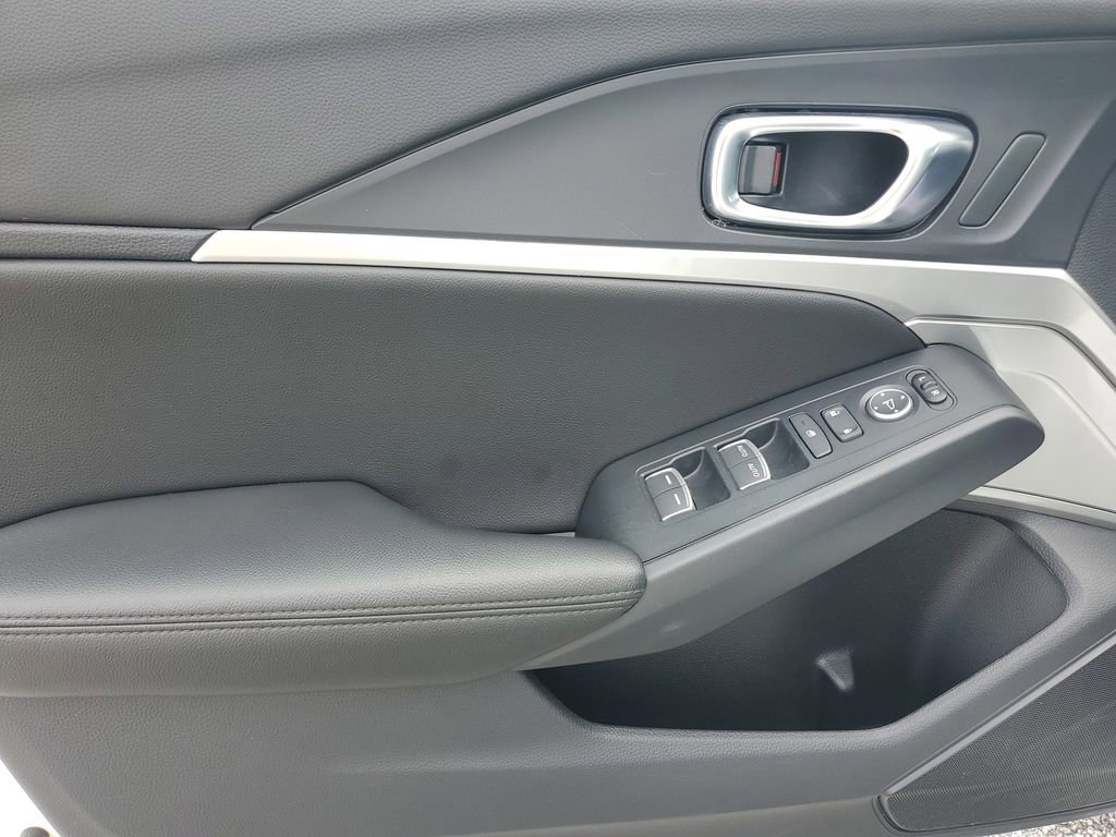 Certified 2025 Acura Integra Base image 16