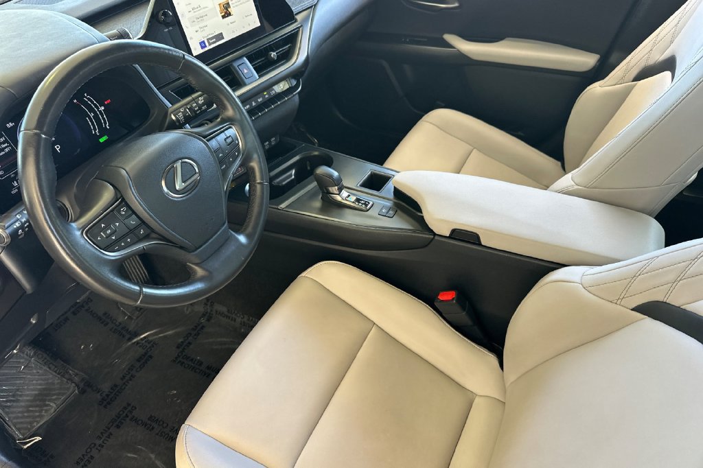 Used 2025 Lexus UX 300h FWD w/ Accessory Package (Z2) image 10