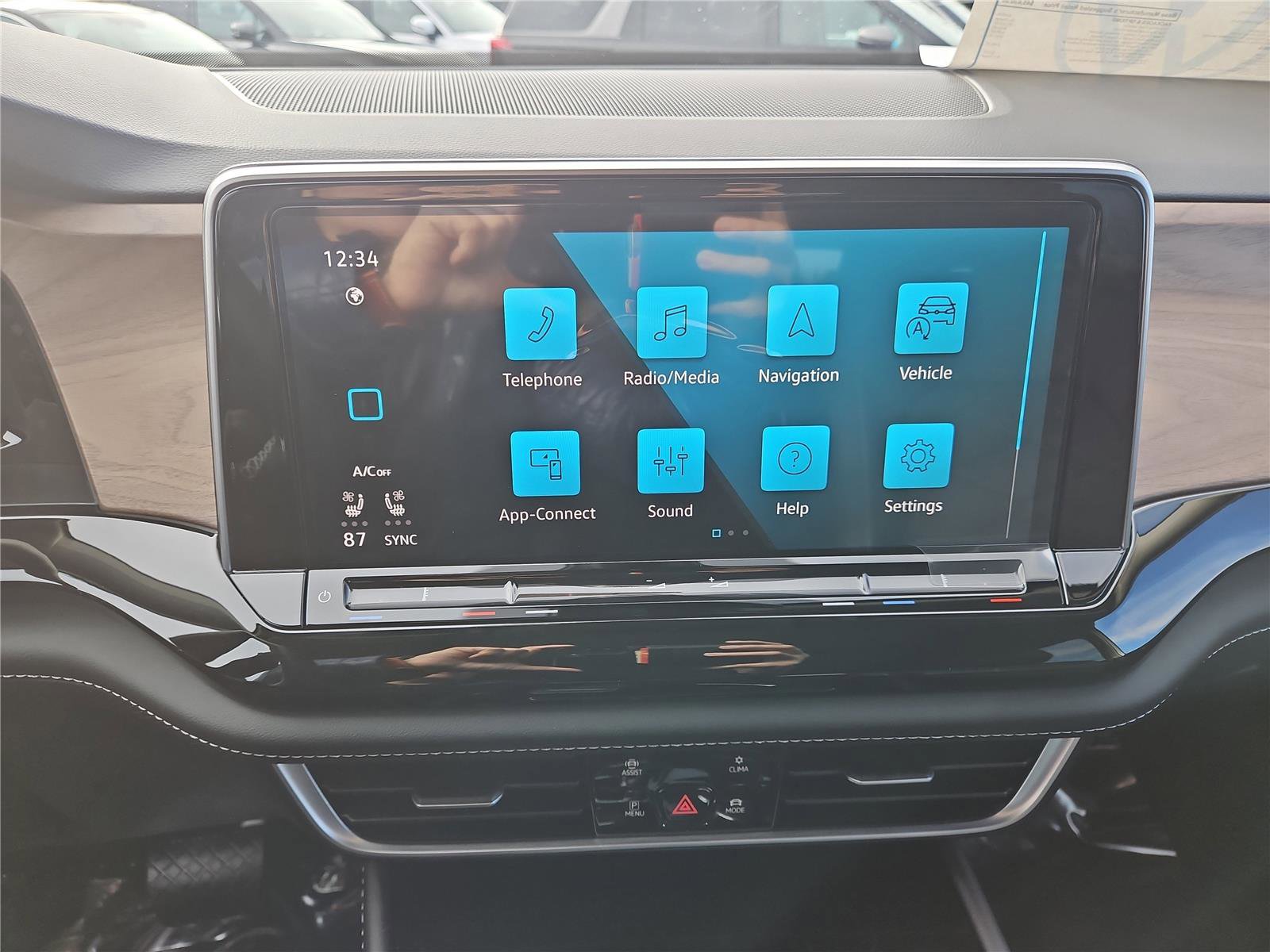 New 2026 Volkswagen Atlas SE image 19